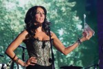 mihaela-radulescu-scoate-la-licitatie-o-mostra-de-apa-curata Mihaela Rădulescu