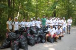 Voluntari MaiMultVerde_Gratar curat_Foto Cristian Duminecioiu Voluntari MaiMultVerde_Gratar curat_Foto Cristian Duminecioiu
