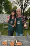 Alexandra Badoi si un voluntar MaiMultVerde_foto Cristian Duminecioiu Alexandra Badoi si un voluntar MaiMultVerde_foto Cristian Duminecioiu